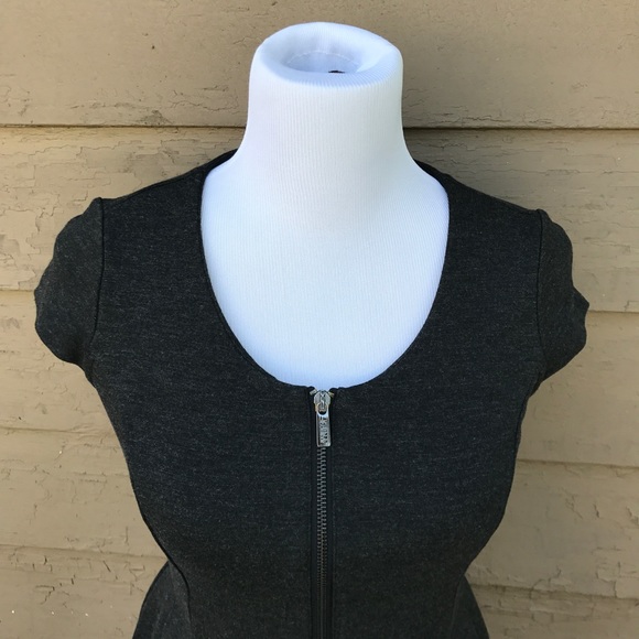 ☀️☀️☀️ 4/$20 Designer! Kirna Zebete for Target front zip dress! - Picture 4 of 7